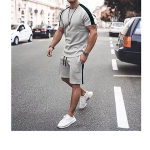 Vêtements personnalisés de créateur décontractés d'été de haute qualité Ensemble de shorts à logo pour hommes Étiquettes de logo personnalisées de couleur unie Skinny Fit Cotton Spandex - Product Image 5