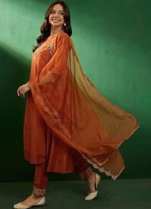 Diseñadores Premium Kurti Pent Dupatta Juego de 3 piezas KURTA FABRICVichhitra TRABAJO Bordado Reversible Ropa de fiesta moderna - Product Image 3