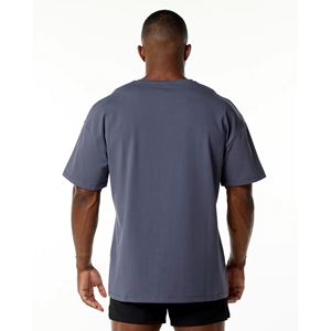 Camiseta con hombros caídos para hombre de color púrpura silenciado: rendimiento exclusivo, corte raglán ajustado, mezcla de 94% algodón 6% Spandex - Product Image 3