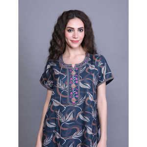 Chemise de nuit Alpine ODM en tissu doux tissé avec poche latérale, broderie au col et logo personnalisé, fermeture à cordon, MOQ 3 pièces - Product Image 1