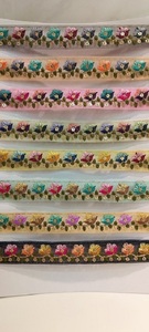 Encaje Bordado Floral 3D Vibrante y Colorido, Diseño Intrincado para Moda de Boda y Decoración del Hogar, Tela de Tul - Product Image 2