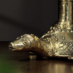 ที่วางเทียนเต่าโลหะ DHOKRA ขนาด5.5นิ้วทำด้วยมือสำหรับตกแต่งบ้านระหว่างเทศกาลดิวาลีคริสต์มาสและให้เป็นของขวัญ - Product Image 3