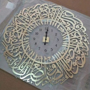Horloge murale islamique en bois de créateur pour la décoration intérieure Horloge de prière arabe avec matériau en résine Utilisation artisanale Modèle de peinture de style amoureux - Product Image 3