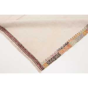 Tapis turc vintage en laine patchwork blanc et rouge, écologique, 4,2x6,2 pieds, avec envers en latex - Product Image 4