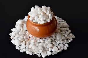 Meilleures paillettes d'agate blanche en gros 1kg, mini-cristaux naturels polis pour la guérison, écologiques, décoration Feng Shui pour la maison - Product Image 3