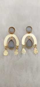 Arc Noir Drops Pendientes Set Modern Muse y Minimal Elegance Heavy Brass Producto a granel Diseño personalizado Patrón moderno - Product Image 4