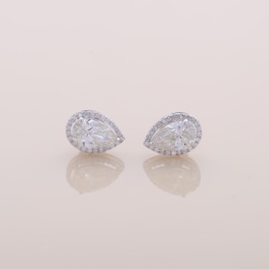 Boucles d'oreilles halo en diamant poire de 3 carats avec diamants ronds de 0,29 carat, or jaune, blanc et rose 9 carats, bijoux fins - Product Image 2