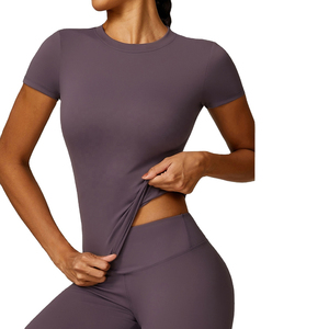 Movatextile ชุดเสื้อผ้า2ชิ้นของผู้หญิงแห้งเร็วเสื้อครอปแขนสั้นและชุดออกกำลังกายของผู้หญิง - Product Image 5