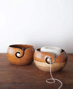 Bol à laine en bois portable fait main pour le crochet et le tricot |   Organisateur de fils en bois massif durable et écoresponsable, bords lisses - Product Image 3