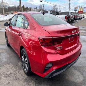 Kia Forte LXS 2024 en parfait état - Product Image 3