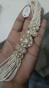 Collier Kundan à perles vertes multicouches avec perles et boucles d'oreilles Bijoux de mariée et de fête pour les grandes occasions - Product Image 2