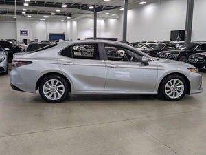 Camry LE 2023 disponible pour livraison immédiate, véhicule d'occasion - Product Image 2