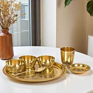 Juego de Platos Thali de Latón, 7 Piezas, Estilo Mughlai, Diseño Dorado en Relieve, con Borde de Cuentas, Vajilla para Restaurante - Product Image 1