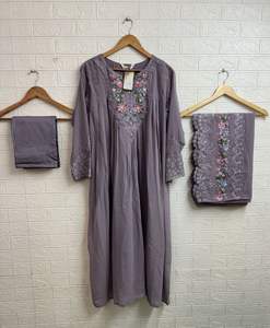 Traje de Anarkali largo de estilo pakistaní con bordado de lavanda elegante con pijama Dupatta y Churidar para mujer - Product Image 3