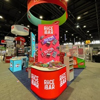 Summer Fancy Food Show 20x20 Design de stand d'exposition avec comptoir incurvé rétroéclairé par LED et panneau suspendu