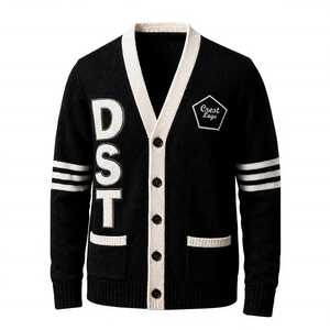 Cardigan d'hiver pour femme, col en V, en acrylique tricoté, avec appliques, couleur personnalisable, design universitaire, boutons de sororité - Product Image 1