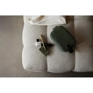 Kits de voyage durables VINGA Marlow, trousse de beauté en RPET avec gadgets écologiques - Product Image 2