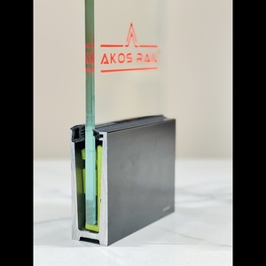 Sistema de barandilla continuo de aluminio anodizado con revestimiento de madera Caja de 125x70 para vidrio de 12MM y 13,52 MM para patios de hoteles de hospitales - Product Image 2