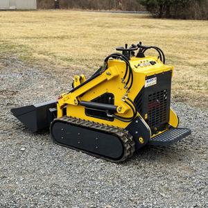 Mini Cargadora de Ruedas con Motor de Gasolina, Aprobada por la EPA, 380 kg, Bomba de Alta Eficiencia, Capacidad de Cucharón de 0.15 m - Product Image 3