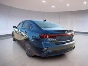 รถซีดาน F-ORTE LX FWD ปี 2023 ไมล์น้อย สีภายนอกสีเทา GRAVITY GRAY สีภายในสีดำ ระบบเกียร์ CVT ขับเคลื่อนล้อหน้า กำลัง 147 แรงม้า เครื่องยนต์ 2 ลิตร 1 - Product Image 4