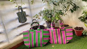 Custom Eco-Friendly Reusable <b>Zipper</b> Plastic Woven Striped Shopping <b>Bag</b> Handloom Made Recycled Beach <b>Bags</b> Cosmetic <b>Bags</b> Cases - Product Image 4