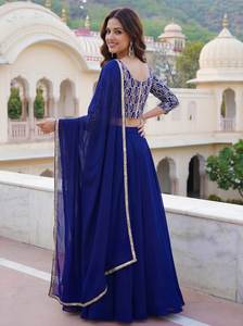 Conjunto de Lehenga Choli de Georgette Azul Rey, Blusa Bordada con Vuelo de 4.5m, Elegante Dupatta Largo hasta el Suelo, Estilo Bollywood para Fiestas - Product Image 3