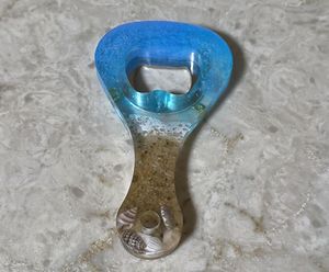 Abrebotellas de resina y metal de diseño personalizado con estilo artístico para ideas únicas de decoración de bares y presentaciones de bebidas - Product Image 6