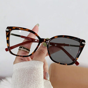 Gafas de Moda con Protección Anti Luz Azul, Fotocromáticas y Ópticas - Product Image 1