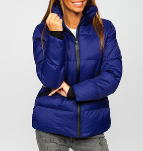 Vestes matelassées en duvet brillant de style luxueux, coupe ajustée, grande taille, col en nylon, logo personnalisé, rembourrage en polyester, vêtements d'automne pour femmes - Product Image 4