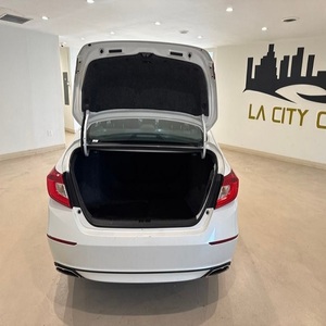 ฮอนด้า แอคคอร์ด สปอร์ต ปี 2020 ขับเคลื่อนล้อหน้า เครื่องยนต์เบนซิน รถเก๋ง เกียร์อัตโนมัติ CVT พวงมาลัยขวา เบาะหนัง หลังคาซันรูฟแบบพาโนรามา 360 องศา °   ด้านหลัง - Product Image 5