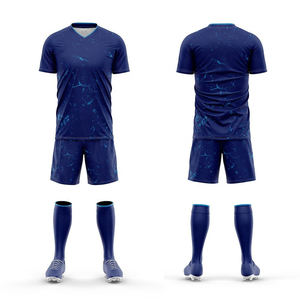 Fabricant d'uniformes de football sur mesure OEM, ensemble de maillot et short de sport respirant, léger et à séchage rapide pour l'entraînement et les matchs - Product Image 1