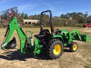Tractor de Ruedas John Deere 3038E de 70HP 4WD con Cargador Frontal y Cucharón, Equipo Agrícola Utilitario para Motor y Transmisión - Product Image 1