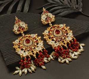 Nouvelles boucles d'oreilles pendantes super brillantes pour femmes, entièrement serties de strass, plaquées or, bijoux de mariage indiens Punjabi - Product Image 2