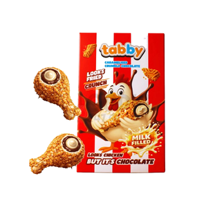 Tabby Crunch Viral Chocolate 50g ressemble exactement à une aile de poulet frite, parfait pour les vidéos de farces sur les réseaux sociaux. - Product Image 3
