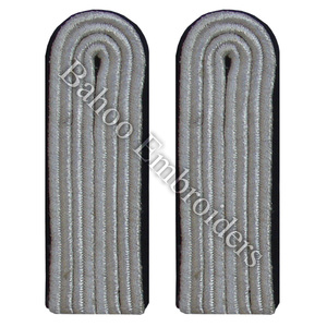 แผ่นรองไหล่เสื้อคลุม (สีดำ) - Product Image 1