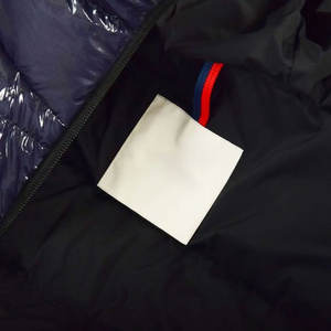 Gilet matelassé d'hiver décontracté avec fermeture à glissière Remplissage en coton respirant Vêtements d'extérieur Service OEM disponible - Product Image 6