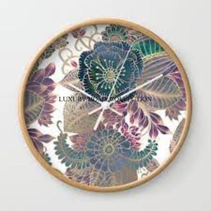 Horloges murales en bois rustiques vintage avec des finitions dégradées et des détails antiques idéaux pour les intérieurs de style ferme - Product Image 1