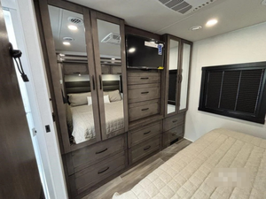 EN OFERTA: Autocaravana Nueva E-N-T-E-G-R-A VISION XL 31UL Modelo 2026 de Alto Rendimiento, 36 pies de Largo, 2000 kg de Carga Útil, Color Oscuro - Product Image 2