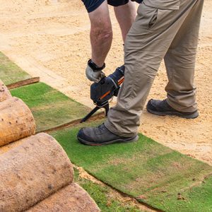 Kit de Herramientas Inalámbricas de 60V para Jardinería - XL de Uso General y Cuchillas para Césped, Alimentadas por Batería - Product Image 3