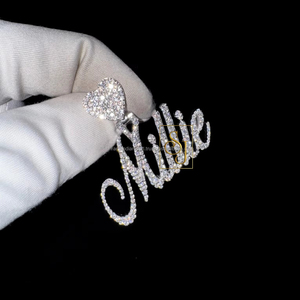 Collar de escritura cursiva de plata 925 Iced VVS Moissanite Diamantes Corazón Bail Colgante Características personalizables Oro Carta personalizada Regalo - Product Image 1