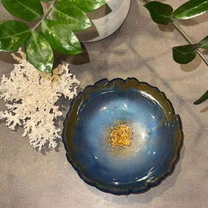 Bol multifonctionnel en résine avec breloque décorative idéal pour les salons, les salles à manger ou comme cadeau pour des occasions spéciales - Product Image 1