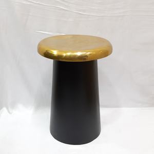 Mesa Auxiliar Redonda de Metal de 1 Nivel en Negro para Sala de Estar, Mueble de Alta Calidad a Precio de Mayoreo - Product Image 1