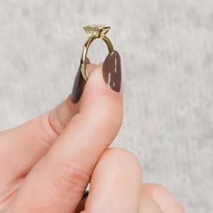 Anillo de oro macizo de 18K VS1 Anillo de brillo de diamante natural de corte esmeralda, anillo de diamante natural de oro amarillo para ella - Product Image 5