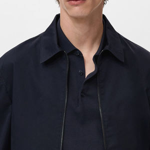 Blouson Bomber Coupe Classique Homme Nouvelle Arrivée Prix Abordable Vestes Tendance 2026 Personnalisable OEM Décontracté Couleur Unie Design Mode - Product Image 2