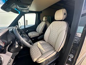 2021 MercedesBenz Sprinter 3500XD ~ 3.000 Millas Conversión de furgoneta de lujo Turbodiesel V6 Power US Origin - Product Image 3