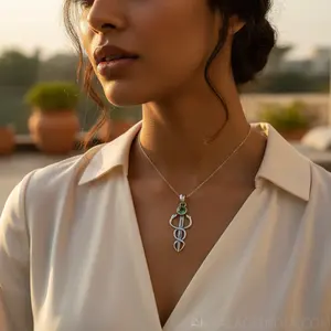 จี้รูปคทาแพทย์ทำจากเงินแท้ 925 ประดับด้วยพลอยสีเขียว ชุบโรเดียม งานแฮนด์เมด ของขวัญทางศาสนา - Product Image 2