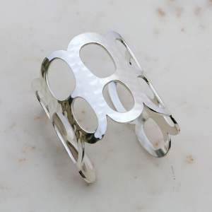 Bracelet jonc ouvert ajustable en laiton plaqué argent gravé pour femme, avec texte personnalisé, cadeau de bijoux – Meilleur prix - Product Image 3