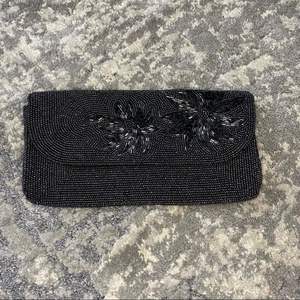 Bolso Tradicional Bordado con Adornos de Cuentas, Color y Tamaño Personalizables, Ligero, Forma Cuadrada - Product Image 5