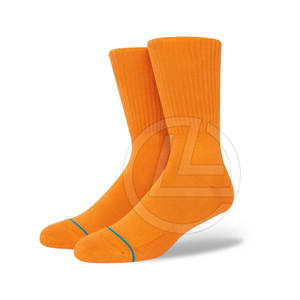 Chaussettes écologiques pour hommes en mélange de coton recyclé Chaussettes élégantes pour hommes avec un design colorblock et un confort tout au long de la journée - Product Image 1