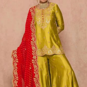 DESIGN éblouissant de broderie HAND-ZARDOZI indienne/pakistanaise sur Kurta, GHARARA avec robe Dupatta pour fête/mariage = 2024 - Product Image 1